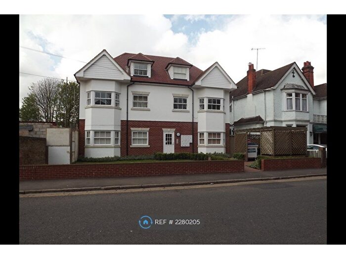 2 Bedroom Flat To Rent In Rosslyn Road, Watford, WD18