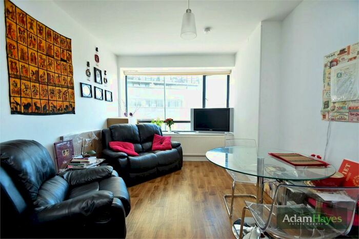 2 Bedroom Flat To Rent In Ballards Lane, North Finchley, N12