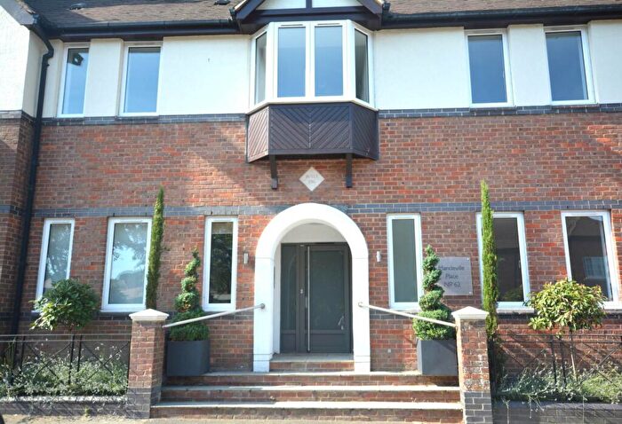 2 Bedroom Apartment To Rent In The Broadway, Amersham, HP7