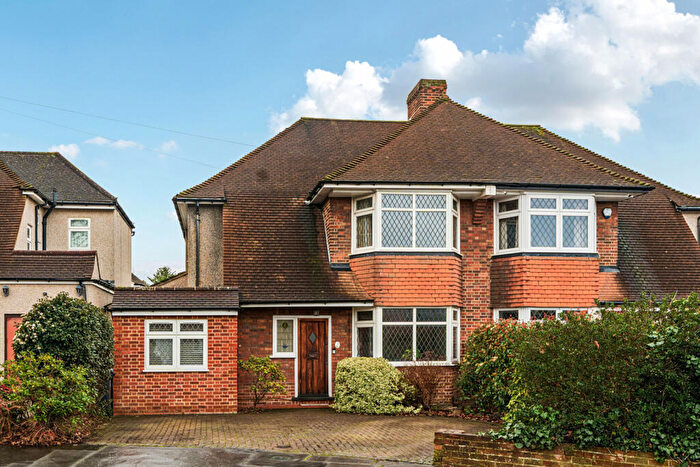 4 Bedroom Semi Detached House For Sale In Heathway, Croydon, CR0