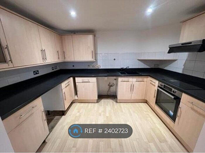 2 Bedroom Flat To Rent In Canute Castle, Southampton, SO14