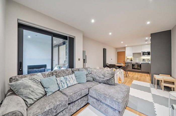 2 Bedroom Flat For Sale In Satin Heights, Haydn Avenue, Purley, CR8