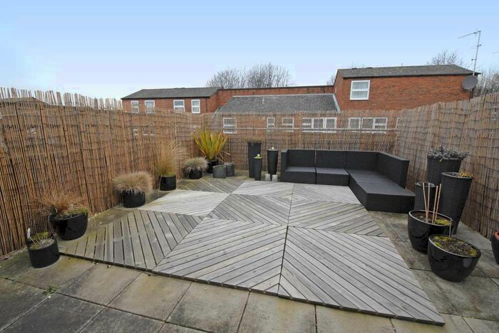 1 Bedroom Flat To Rent In Grove Clo Grove Close, Honor Oak, London, SE23