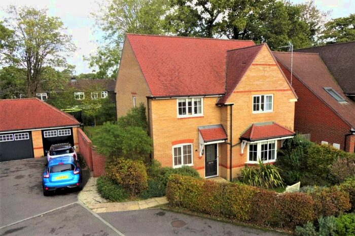 4 Bedroom Detached House To Rent In Little Paddocks Close, Ifield, Crawley, RH11