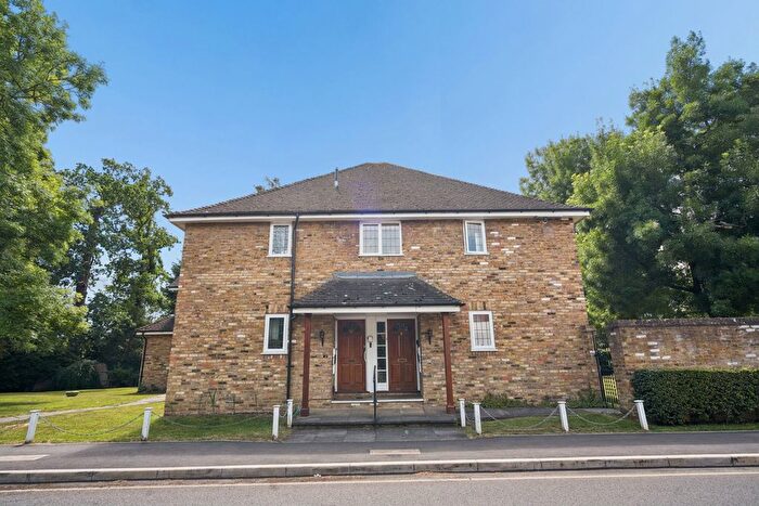 2 Bedroom Maisonette For Sale In Mistletoe Lodge, Pinner, Middlesex, HA5