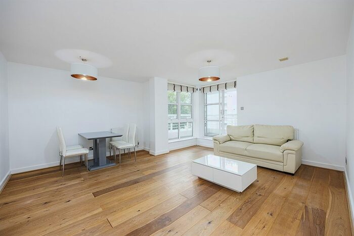 2 Bedroom Flat To Rent In Barrier Point Road, London, E16