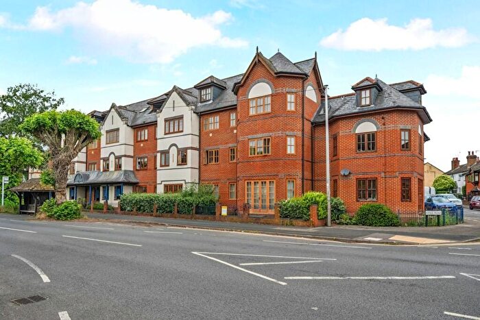 2 Bedroom Flat To Rent In Kings Road, Farncombe, GU7