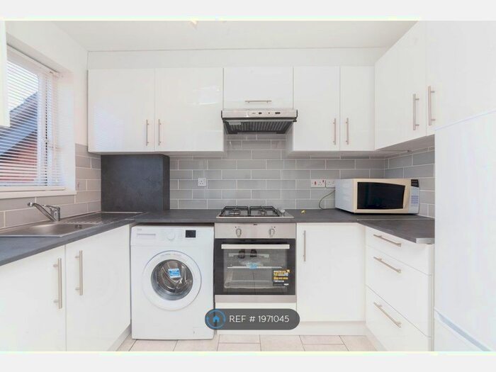 2 Bedroom Flat To Rent In Wrens Court, London, E13