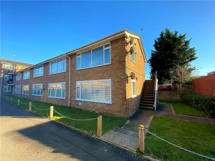 1 Bedroom Flat To Rent In Kneller Road, Twickenham, TW2