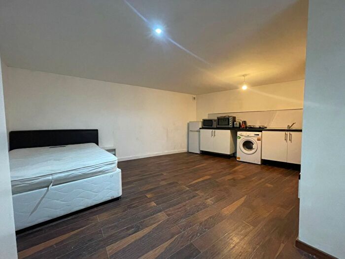 Studio To Rent In Thornbury Road, Isleworth, TW7