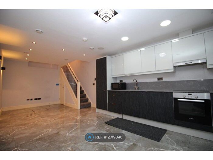2 Bedroom Flat To Rent In Glading Terrace, London, N16