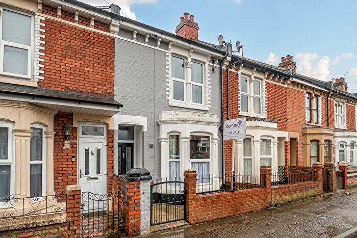 3 Bedroom Terraced House For Sale In Powerscourt Road, Portsmouth, PO2