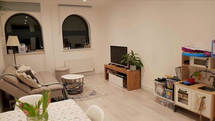 2 Bedroom Flat To Rent In Flat, A London Road, Bromley, BR1