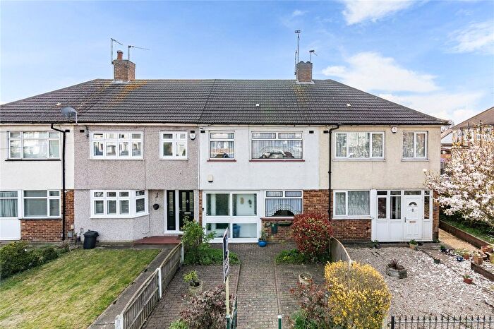 3 Bedroom Terraced House For Sale In Southend Arterial Road, Hornchurch, RM11