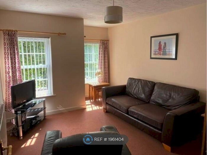 2 Bedroom Flat To Rent In Ampleforth House, Warrington, WA1