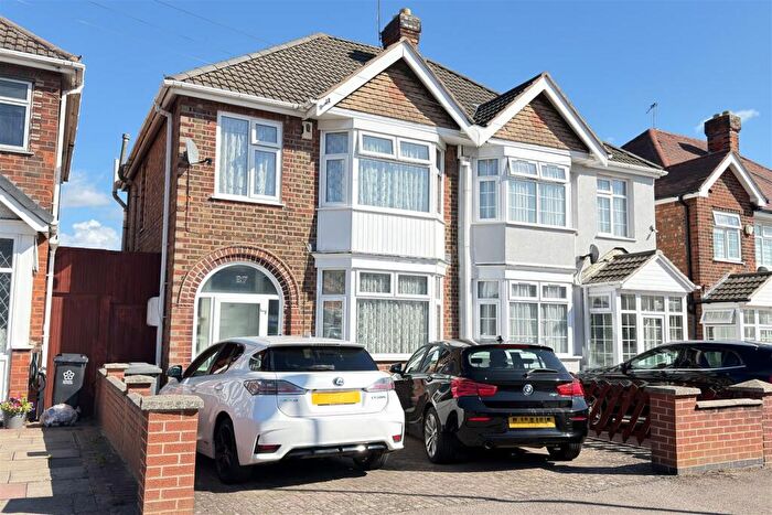 3 Bedroom Semi Detached House For Sale In Woodbridge Road, Leicester, LE4