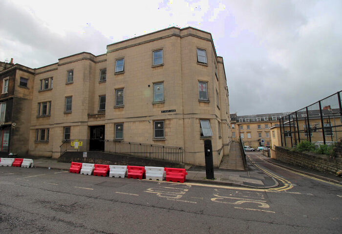 1 Bedroom Apartment To Rent In Top Floor Flat St Pauls Place, Bath, BA1