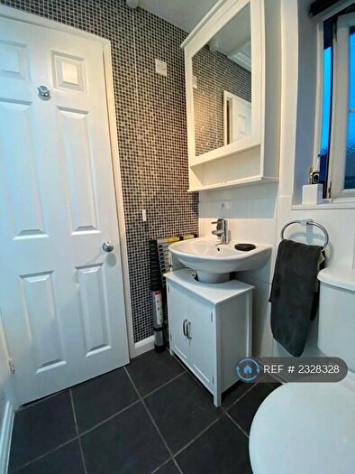 1 Bedroom Flat To Rent In Albert Road, Bagshot, GU19