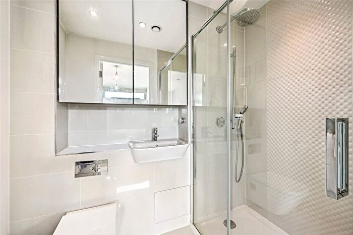 2 Bedroom Flat For Sale In Colonial Drive, London, W4