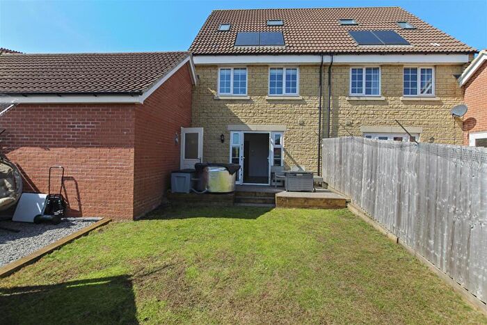 3 Bedroom Semi-Detached House For Sale In Bootmaker Crescent, Raunds, NN9