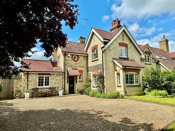 4 Bedroom Semi-Detached House For Sale In Cole Green, Hertford, SG14