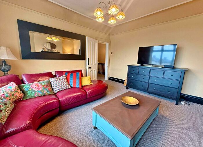 2 Bedroom Flat For Sale In Bidston Avenue, Birkenhead, CH41