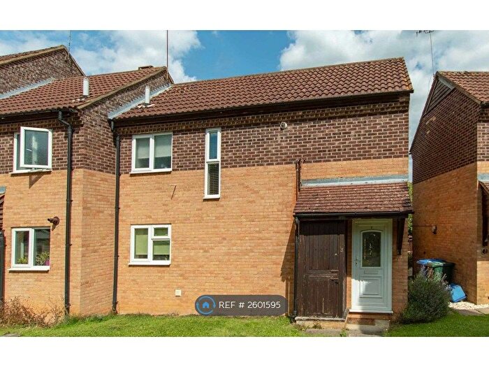 2 Bedroom Semi-Detached House To Rent In Hydrangea Walk, Banbury, OX16