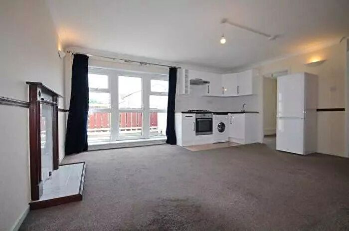 3 Bedroom Flat To Rent In Dunmow Close, Feltham, TW13