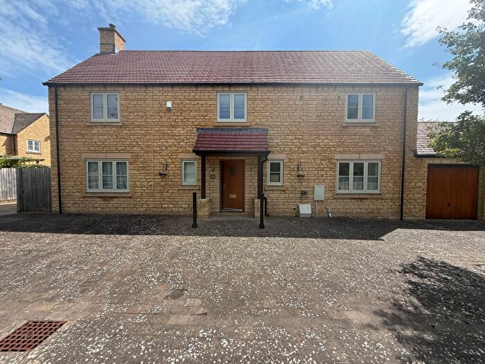 4 Bedroom Link Detached House To Rent In Top Farm, Kemble, GL7
