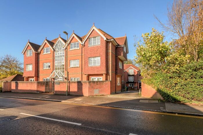 2 Bedroom Flat To Rent In Croydon Road, Reigate, RH2