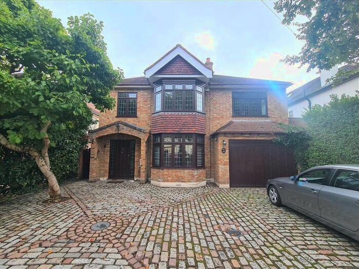 5 Bedroom Detached House To Rent In Hall Lane, Upminster, RM14