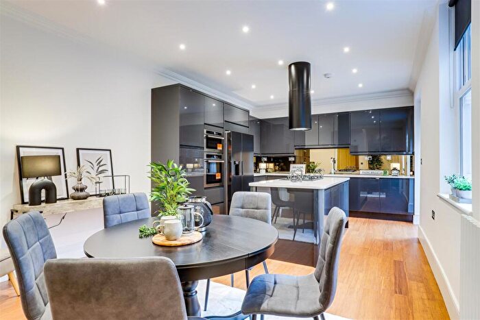 4 Bedroom Apartment For Sale In Mapperley Road, Mapperley Park, Nottinghamshire, NG3