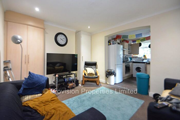 3 Bedroom Terraced House To Rent In St Michaels Lane, Headingley, Leeds, LS6