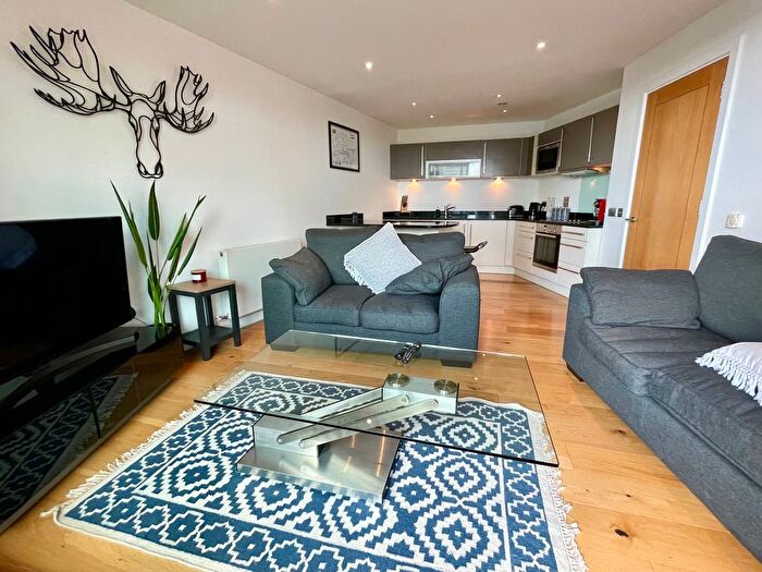 2 Bedroom Flat To Rent In Wharf Approach, Leeds, LS1