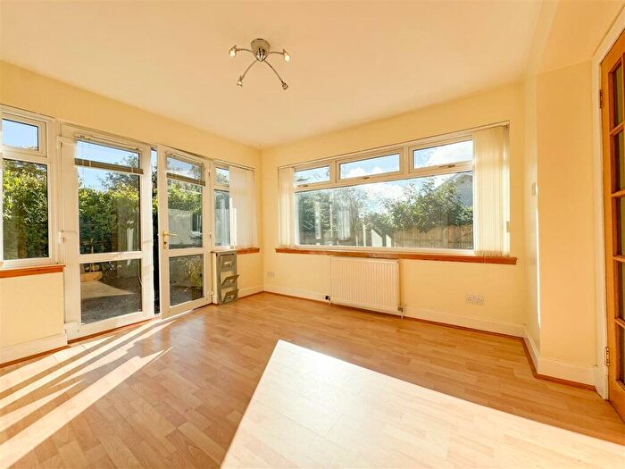 2 Bedroom Detached Bungalow For Sale In Foreknowe, Biggar, ML12