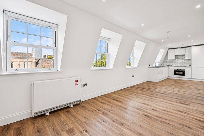 2 Bedroom Flat To Rent In Broadway, Stratford, E15