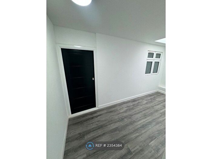 1 Bedroom Flat To Rent In London Road, Morden, SM4