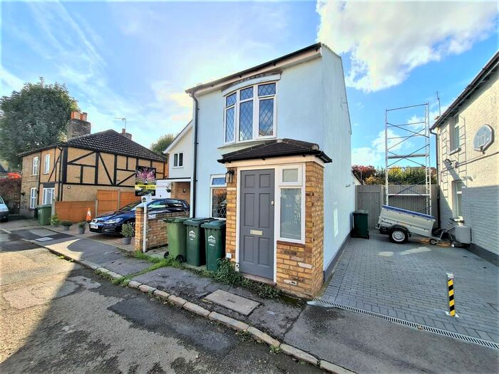 Maisonette To Rent In New Street, Staines, TW18