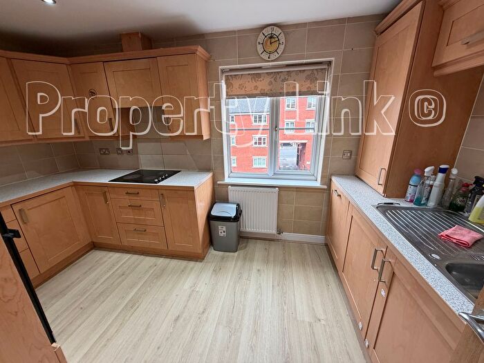 2 Bedroom Flat To Rent In Fencepiece Road, Ilford, IG6