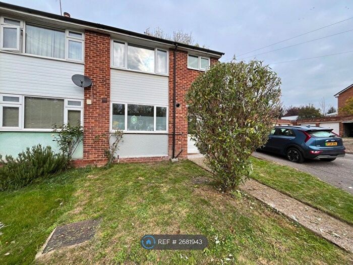 3 Bedroom End Of Terrace House To Rent In Tanhouse Lane, Wokingham, RG41