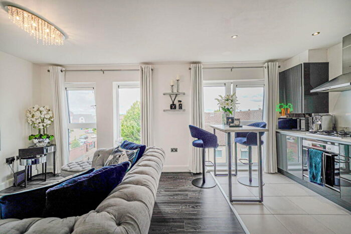 2 Bedroom Apartment For Sale In Richard Lewis Way, Solihull, B90