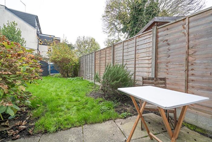 1 Bedroom Maisonette To Rent In Church Lane, N2