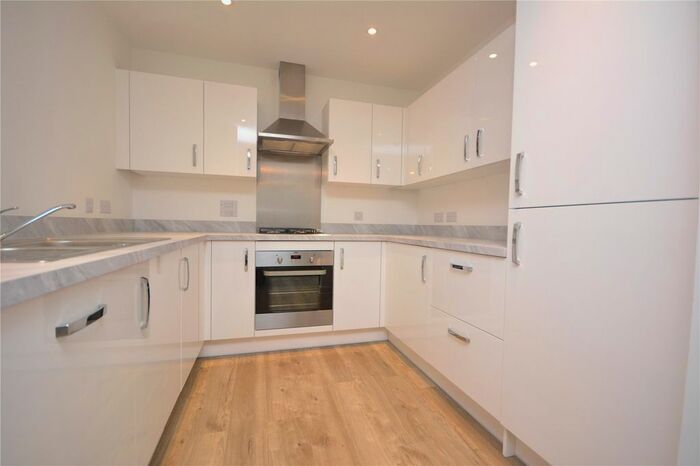 1 Bedroom Flat To Rent In Hill Court, Victoria Road, CM1