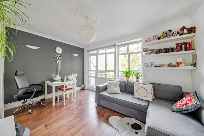1 Bedroom Flat For Sale In Mortimer Crescent, Hampstead, NW6