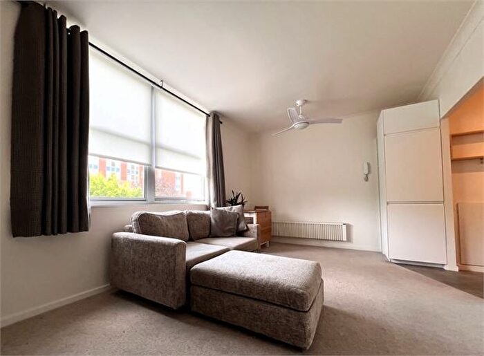 2 Bedroom Flat To Rent In Stuart House, Colchester, Essex., CO1