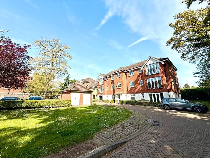 2 Bedroom Flat To Rent In Aphelion Way, Shinfield, Berkshire, RG2