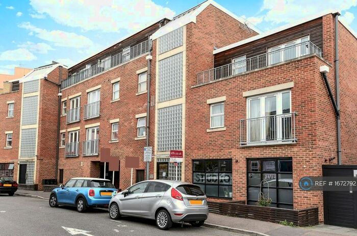 1 Bedroom Flat To Rent In Southsea Road, Kingston Upon Thames, KT1