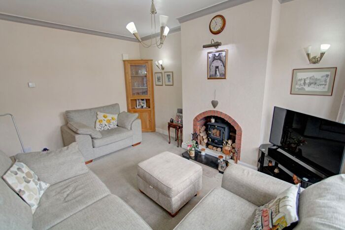 3 Bedroom Semi-detached House For Sale In Wrexham Avenue, Walsall, WS2