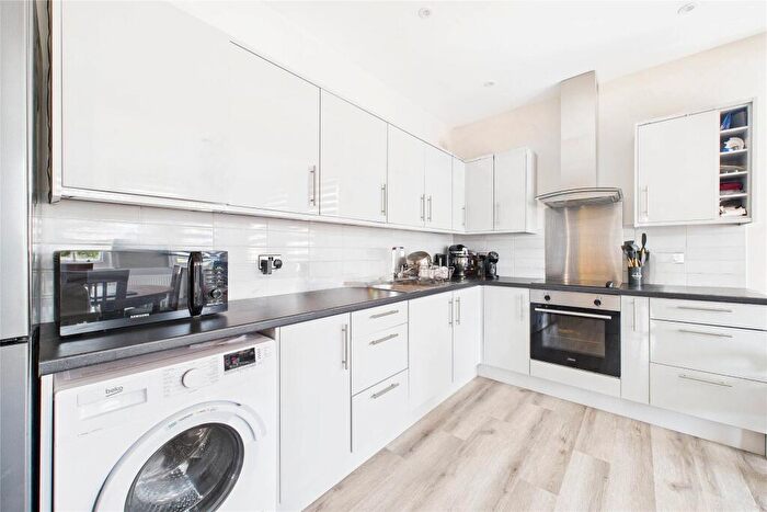 2 Bedroom Apartment To Rent In Rectory Road, Wokingham, Berkshire, RG40