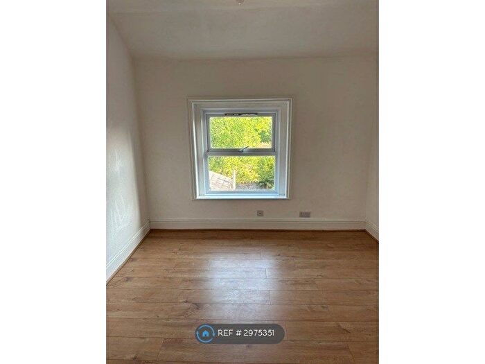 1 Bedroom Flat To Rent In Richmond Road, Taunton, TA1